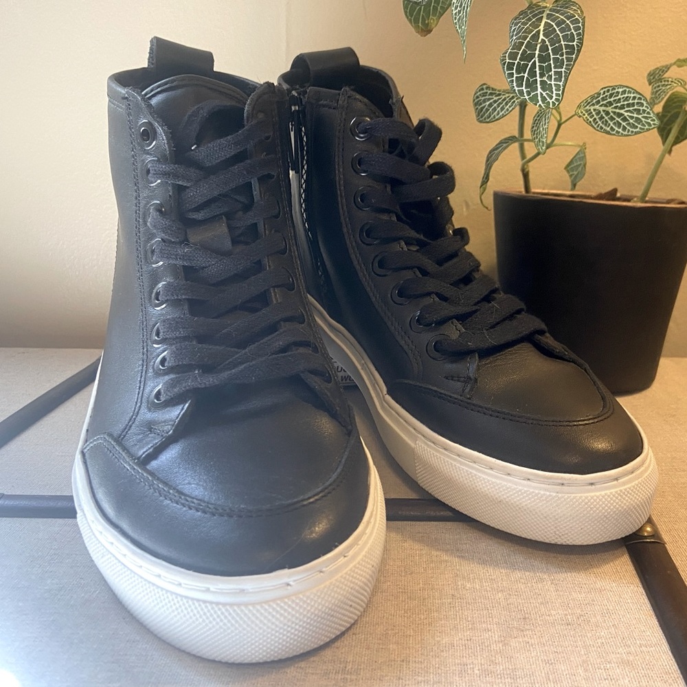 Mens Steve Madden all leather boot. Never worn. Perfect condition.